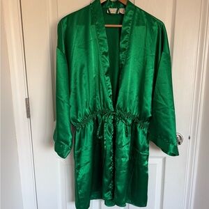 Vintage Victorias Secret Gold Label Emerald Green Mid Length Satin Robe Size M/L
